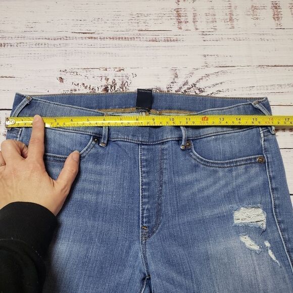 True Religion -  Distressed Jegging - Size Large ~ Posh Host Pick! ~ - Picture 4 of 9